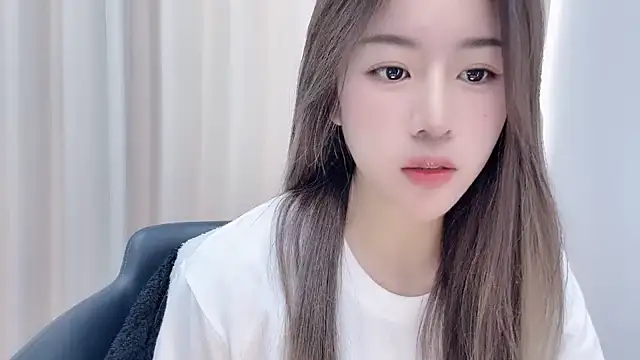 Snapshot of chloe-01 chatting on December 4, 2024, 4:21 am chloe-01 online show from December 4, 2024, 4:21 am