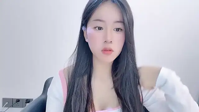 chloe-01 online show from December 20, 2025, 6:31 am