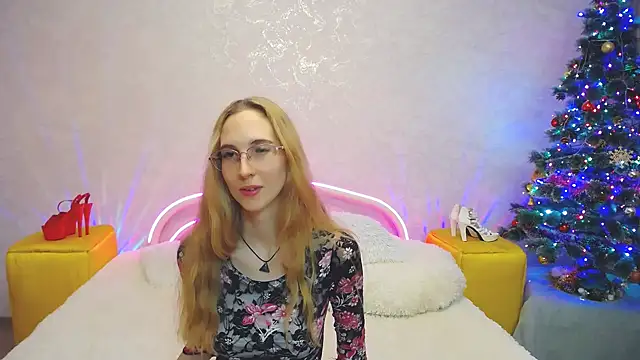 Snapshot of KlaryBrait chatting on December 18, 2024, 6:03 pm KlaryBrait online show from December 18, 2024, 6:03 pm