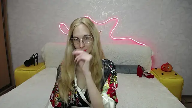 Snapshot of KlaryBrait chatting on October 30, 2025, 6:04 am KlaryBrait online show from October 30, 2025, 6:04 am