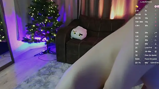 UrLittleVikky online show from December 20, 2024, 8:01 pm