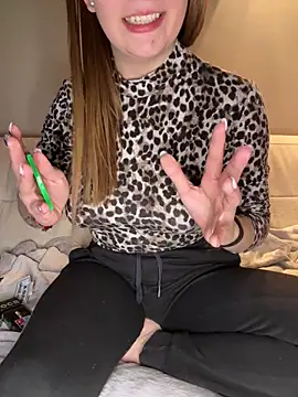 Mia harmati online show from December 2, 2025, 3:51 pm