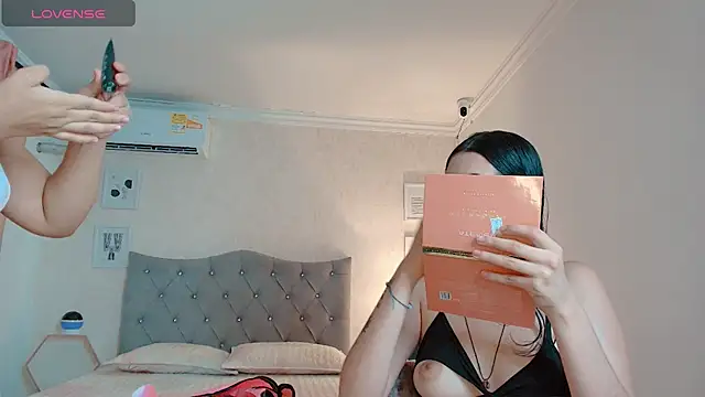 brooklove doll online show from November 15, 2025, 8:49 pm