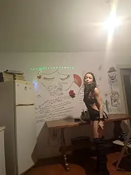 VanessaBraun online show from December 4, 2025, 2:43 am