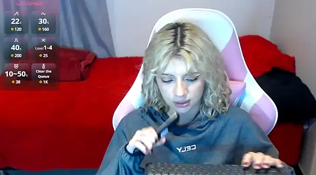 Snapshot of HiScarlett chatting on March 23, 2025, 5:43 am HiScarlett online show from March 23, 2025, 5:43 am