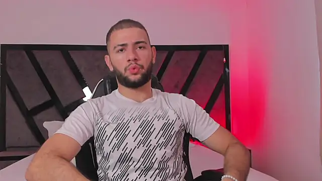 Snapshot of MaximusDick1_ chatting on February 6, 2026, 12:30 pm MaximusDick1 online show from February 6, 2026, 12:30 pm