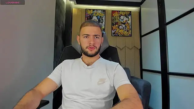 Snapshot of MaximusDick1_ chatting on February 17, 2026, 12:23 pm MaximusDick1 online show from February 17, 2026, 12:23 pm