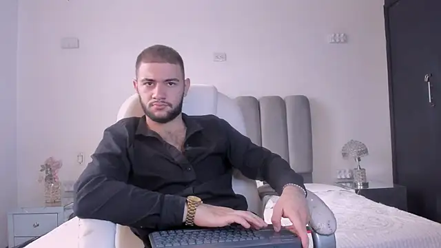 Snapshot of MaximusDick1_ chatting on February 21, 2026, 1:23 pm MaximusDick1 online show from February 21, 2026, 1:23 pm