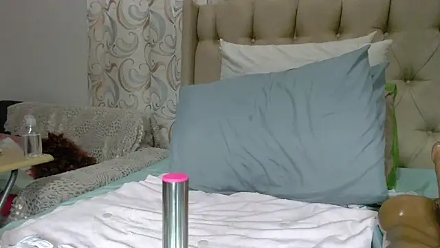 QUEENSHEBAxx01 online show from February 26, 2026, 8:41 pm