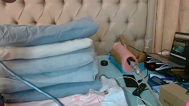 Snapshot of QUEENSHEBAxx01 chatting on June 20, 2026, 6:05 am QUEENSHEBAxx01 online show from June 20, 2026, 6:05 am
