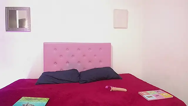 issa kitty online show from January 22, 2025, 2:56 pm