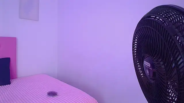 issa kitty online show from January 25, 2025, 4:03 pm