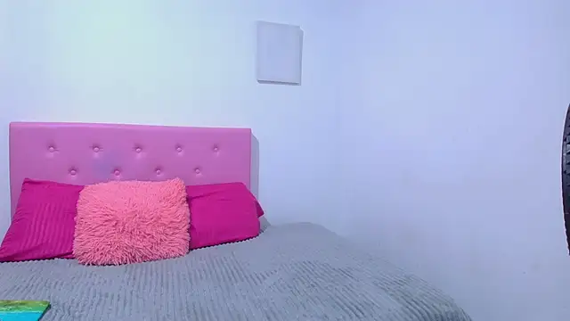 issa kitty online show from January 30, 2025, 6:46 am