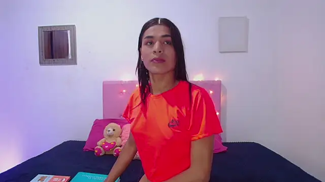 issa kitty online show from February 22, 2025, 2:41 pm