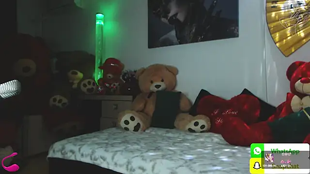 EvelynAisha online show from March 5, 2025, 7:27 pm