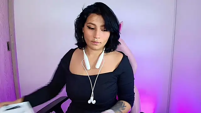 Pauilina online show from January 13, 2025, 8:48 pm