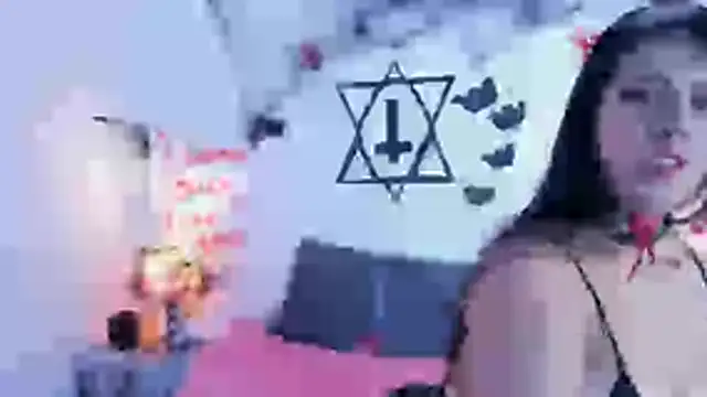 LunaSmitt online show from October 29, 2025, 4:53 pm