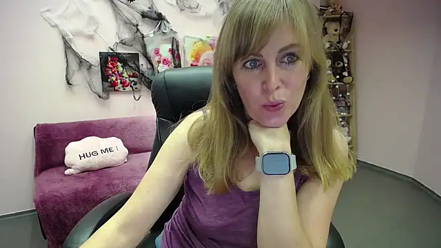 Hot Milady online show from November 7, 2025, 8:25 am