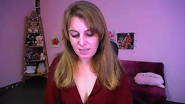 Hot Milady online show from December 18, 2025, 8:42 am