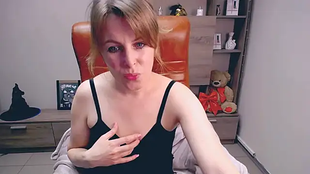 Hot Milady online show from April 1, 2026, 7:53 am