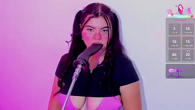 klhoe boobs online show from April 23, 2026, 4:03 am