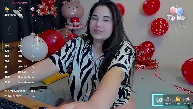 Lillianhot68 online show from February 14, 2025, 2:54 pm