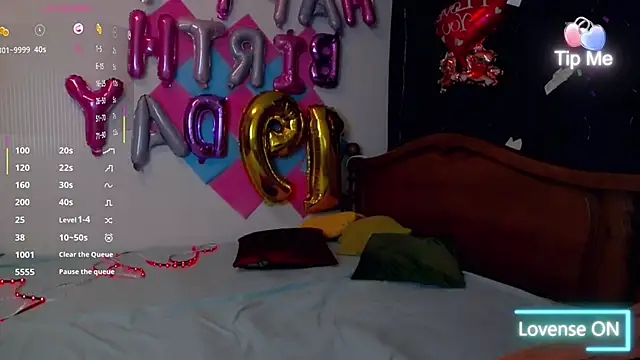 Lillianhot68 online show from February 18, 2025, 5:10 pm