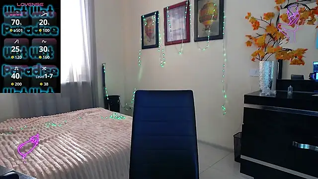 Lillianhot68 online show from November 25, 2025, 10:37 am