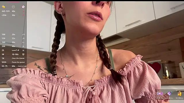 Snapshot of HellPeach chatting on December 1, 2025, 1:05 pm HellPeach online show from December 1, 2025, 1:05 pm