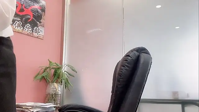 Snapshot of QianF-666 chatting on November 28, 2025, 2:36 am QianF-666 online show from November 28, 2025, 2:36 am