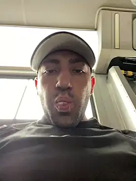 JuanZapata33 online show from March 8, 2025, 6:37 pm