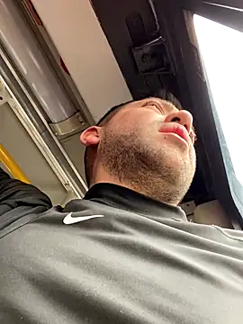 JuanZapata33 online show from November 21, 2025, 5:22 pm