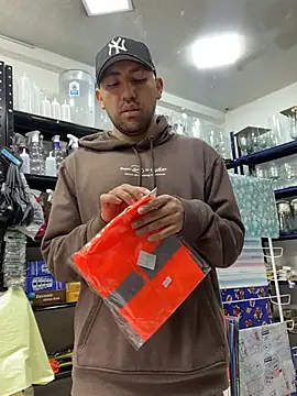 JuanZapata33 online show from February 14, 2026, 9:22 pm