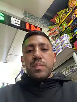 JuanZapata33 online show from February 26, 2026, 9:58 pm