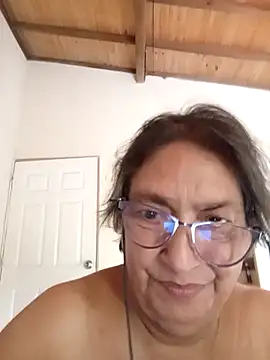 florecita69 online show from November 5, 2025, 3:12 pm