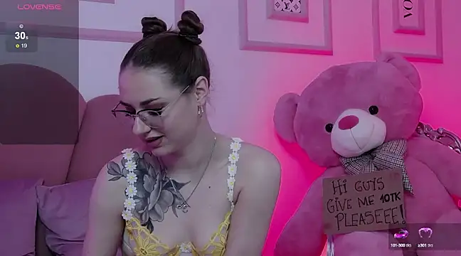 Abby  White online show from March 11, 2025, 9:15 pm