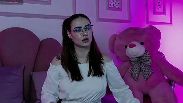 Abby  White online show from October 5, 2025, 4:16 pm