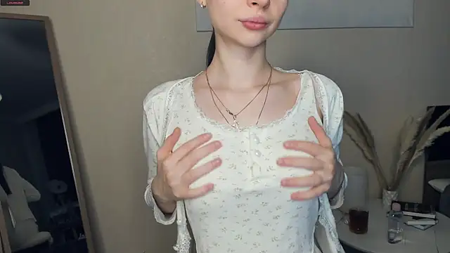 MaryJacksoon online show from November 25, 2025, 7:41 am