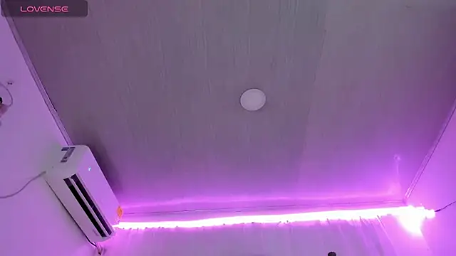 catalina and roger online show from November 24, 2025, 8:52 pm