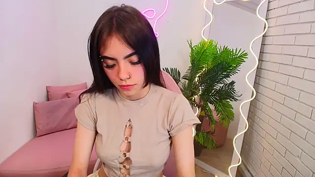 Roxanne tay online show from December 11, 2024, 6:36 am