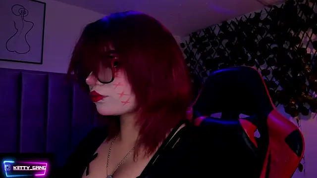 Kitty Gang online show from November 18, 2025, 1:33 am