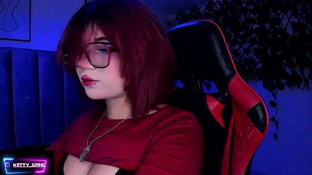 Kitty Gang online show from December 1, 2025, 2:38 am