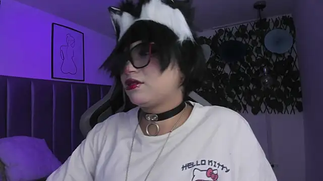 Kitty Gang online show from April 11, 2026, 1:43 am