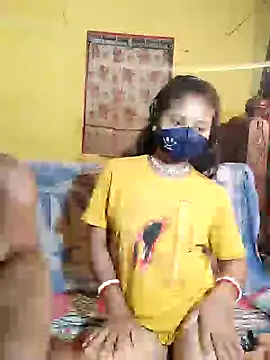 Snapshot of indiancouple09 chatting on February 3, 2025, 12:04 am indiancouple09 online show from February 3, 2025, 12:04 am