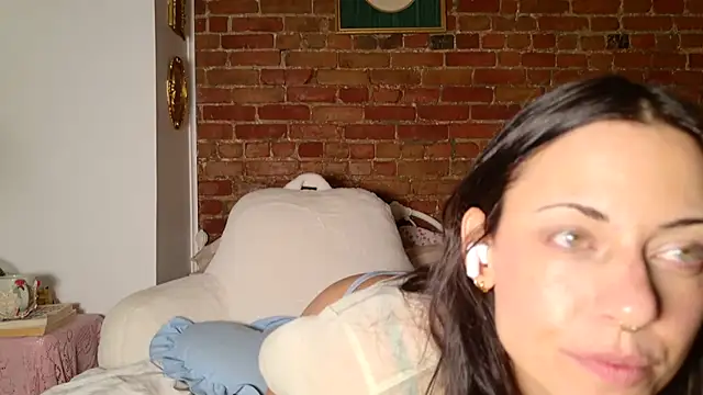 Snapshot of MaeDaybaby chatting on October 27, 2025, 12:15 am MaeDaybaby online show from October 27, 2025, 12:15 am