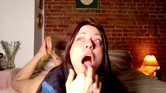 Snapshot of MaeDaybaby chatting on November 26, 2025, 2:29 pm MaeDaybaby online show from November 26, 2025, 2:29 pm