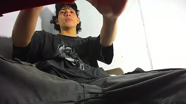 lax777  online show from September 12, 2025, 10:59 am