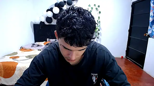 freddy romas online show from November 17, 2025, 2:12 pm