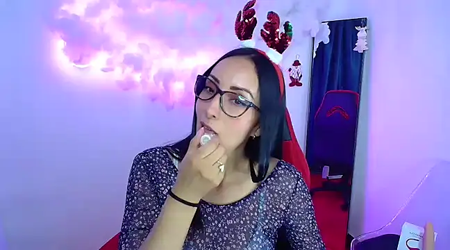 Snapshot of yaralyminjo2 chatting on December 18, 2024, 2:06 pm yaralyminjo2 online show from December 18, 2024, 2:06 pm