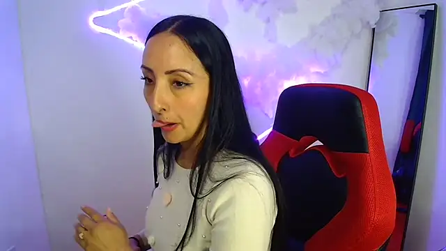 Snapshot of yaralyminjo2 chatting on January 22, 2025, 5:38 pm yaralyminjo2 online show from January 22, 2025, 5:38 pm